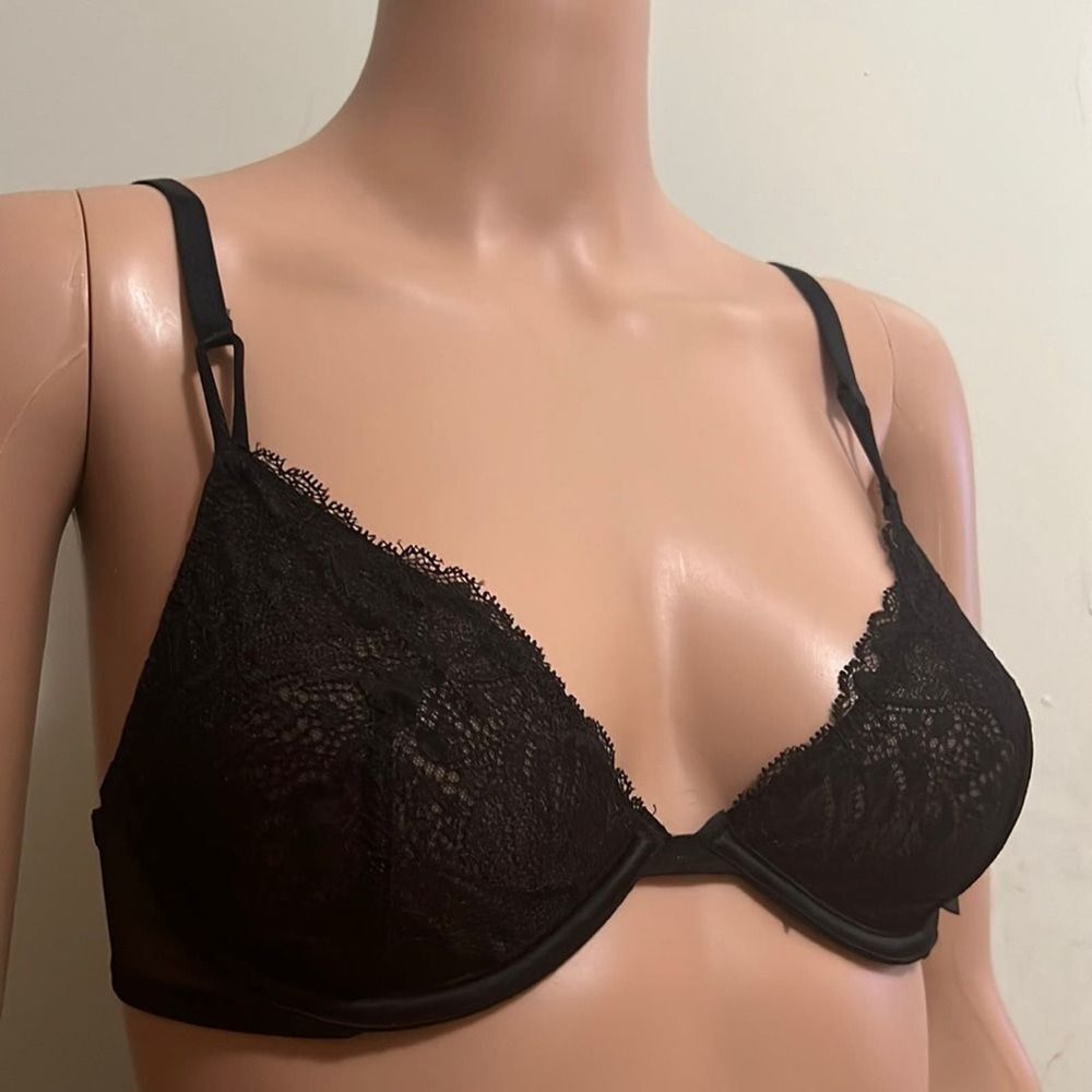 NWT VICTORIA SECRET BLACK LACE BRA 32C